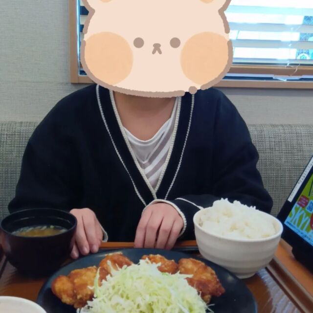 今月は外食レクイベント！！　
2人づつ2週間かけて出かけます！
まずはとんから亭に行ってきました。
お肉が食べたいとの希望の2人！
自分たちでお店せを調べてとんから亭に決まり！
デザートにサーティーワンアイス🍨
とんかつと唐揚げを二人ともペロリ！！
美味しかったようです！！  投稿者　職員C  #グランカッサ
#障害者施設 
#外食レク
#とんから亭
#サーティーワン